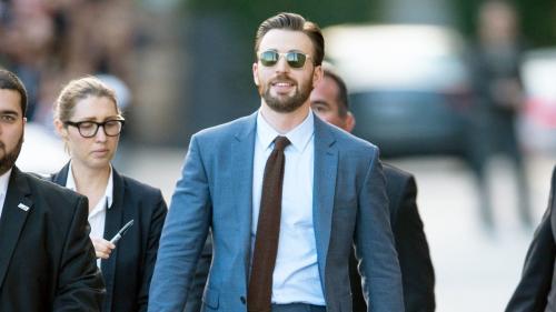 Perbedaan Jas dan Blazer: Mana yang Harus Lo Pakai?